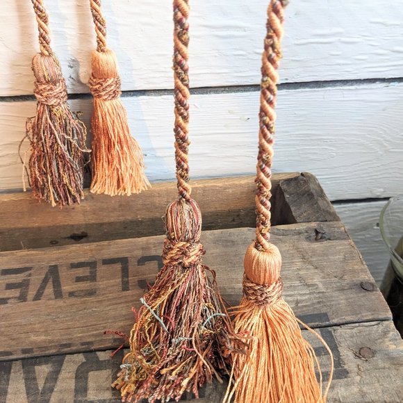 2 Pairs of Curtain Tie Backs ~ Tassels - Picture 2 of 3